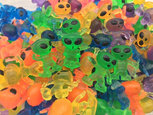 100 mini aliens figures - mini,